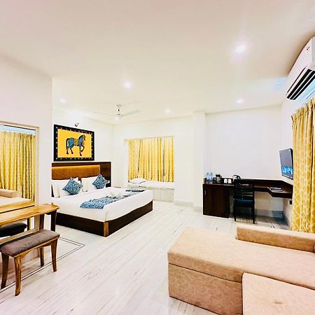 Mewar Palace Resort And Spa Удайпур Экстерьер фото