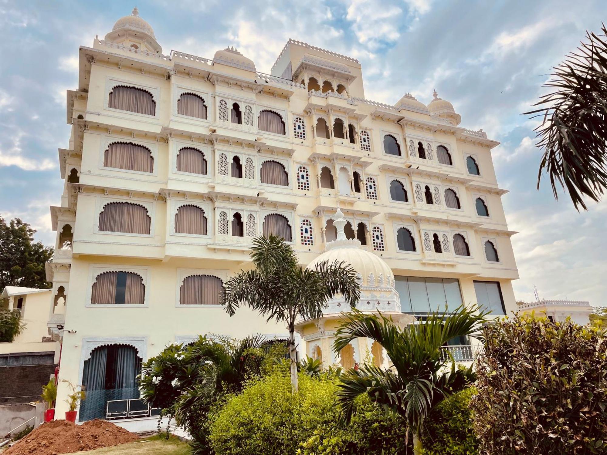 Mewar Palace Resort And Spa Удайпур Экстерьер фото