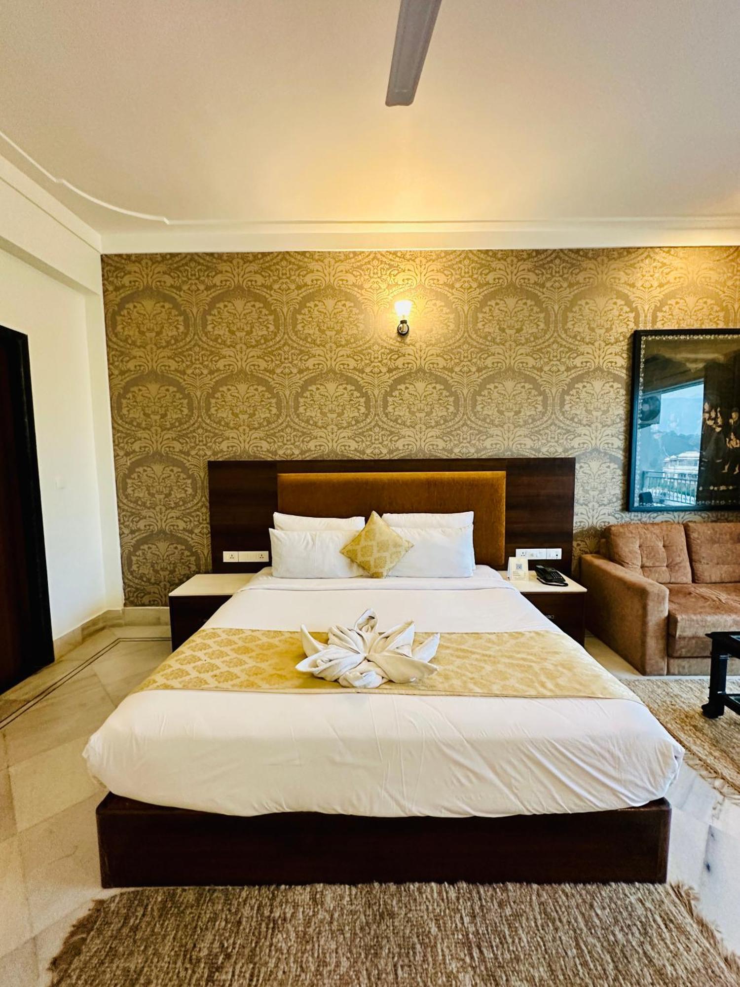 Mewar Palace Resort And Spa Удайпур Экстерьер фото
