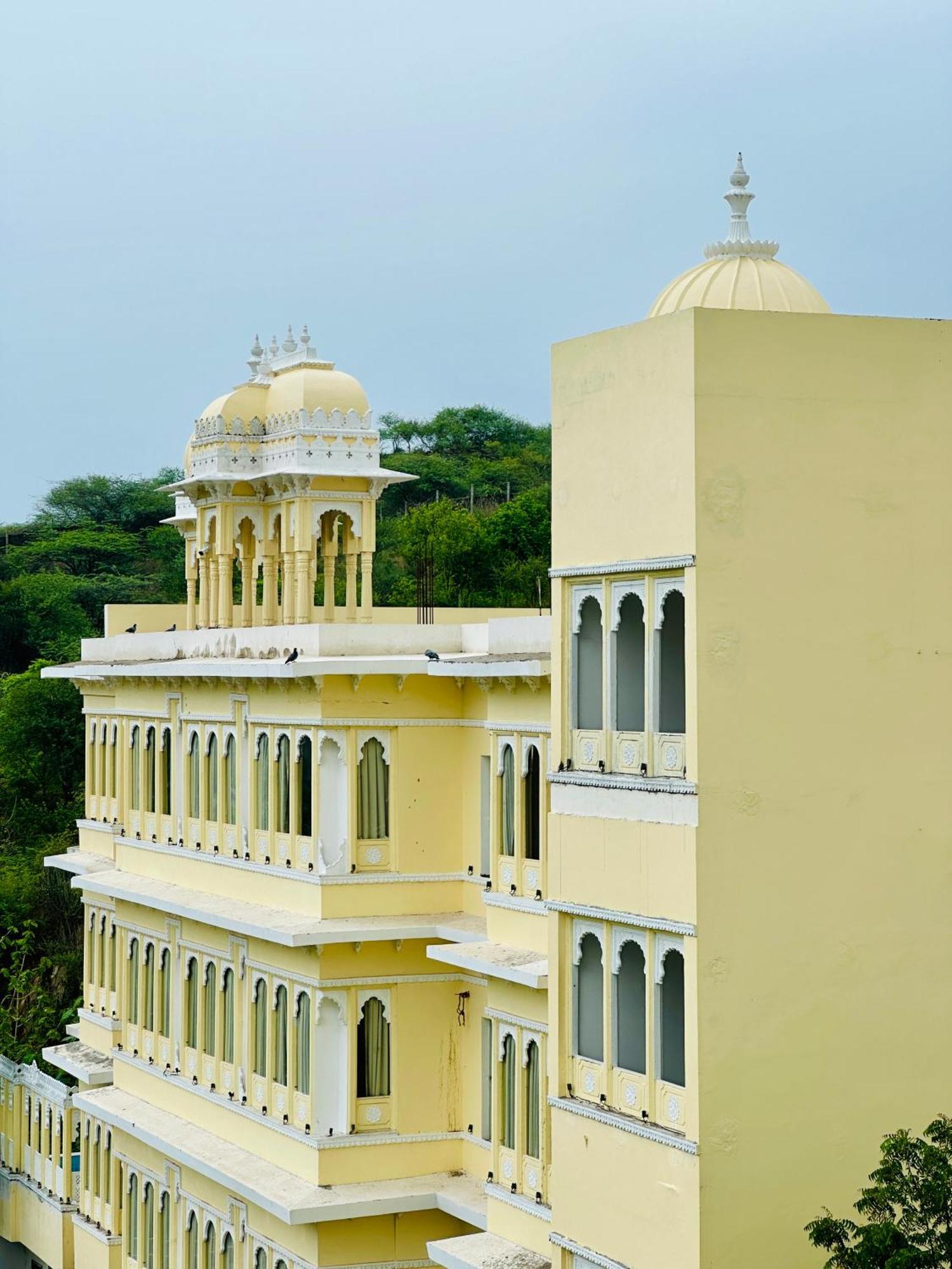 Mewar Palace Resort And Spa Удайпур Экстерьер фото